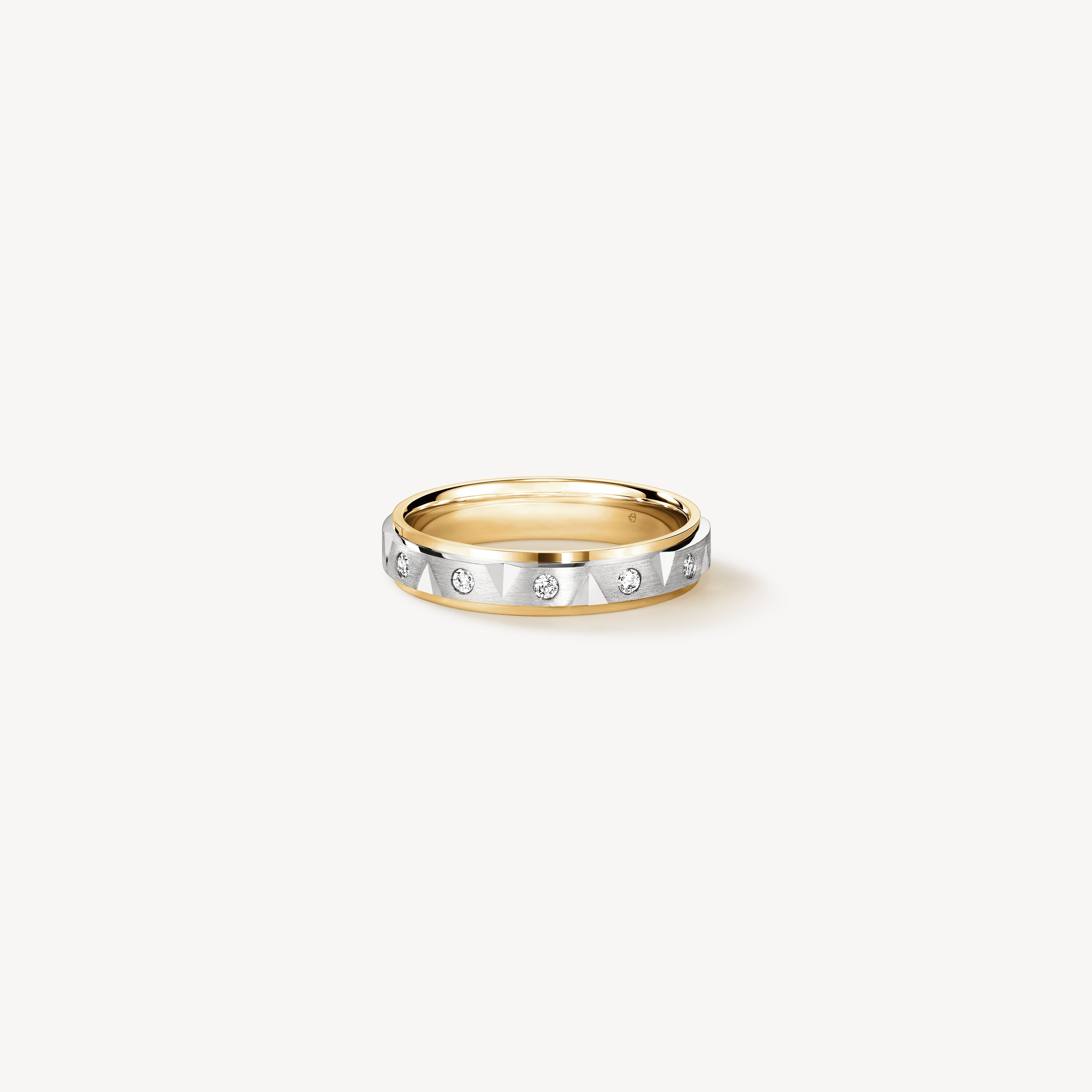 Love Chevron Eternity 结婚对戒 , 铂金和18K 黄金, large