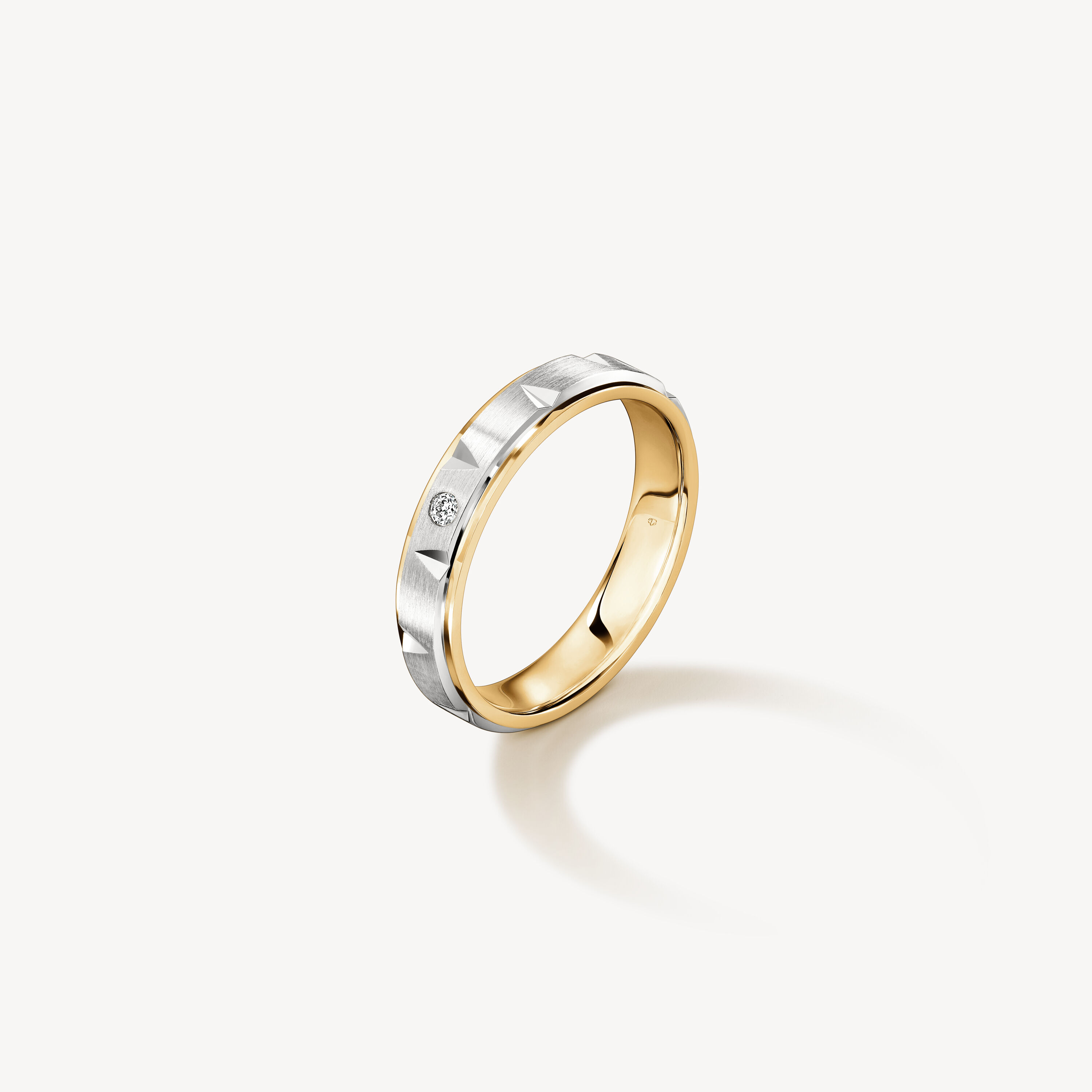 Love Chevron 结婚对戒 , 铂金和18K 黄金, large
