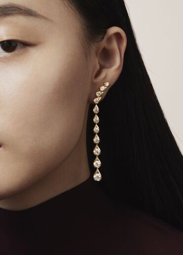 LU Droplet Stiletto 钻石耳环, 18K 黄金 LU Droplet Stiletto 钻石耳环, 18K 黄金, large