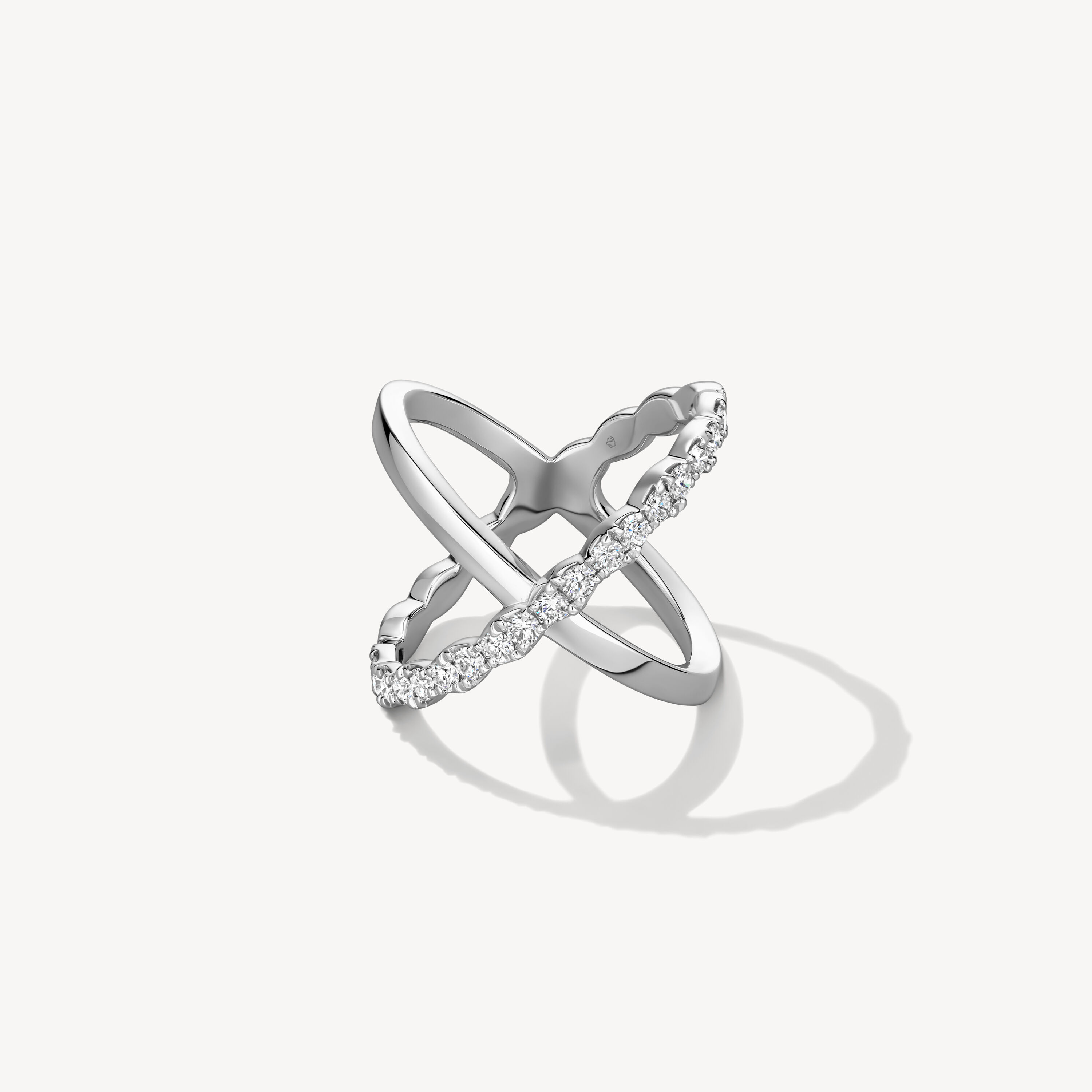 Lorelei Criss Cross 钻石戒指, 18K 白金, large