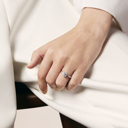 Vela Solitaire 钻石戒指, 18K 黄金, large