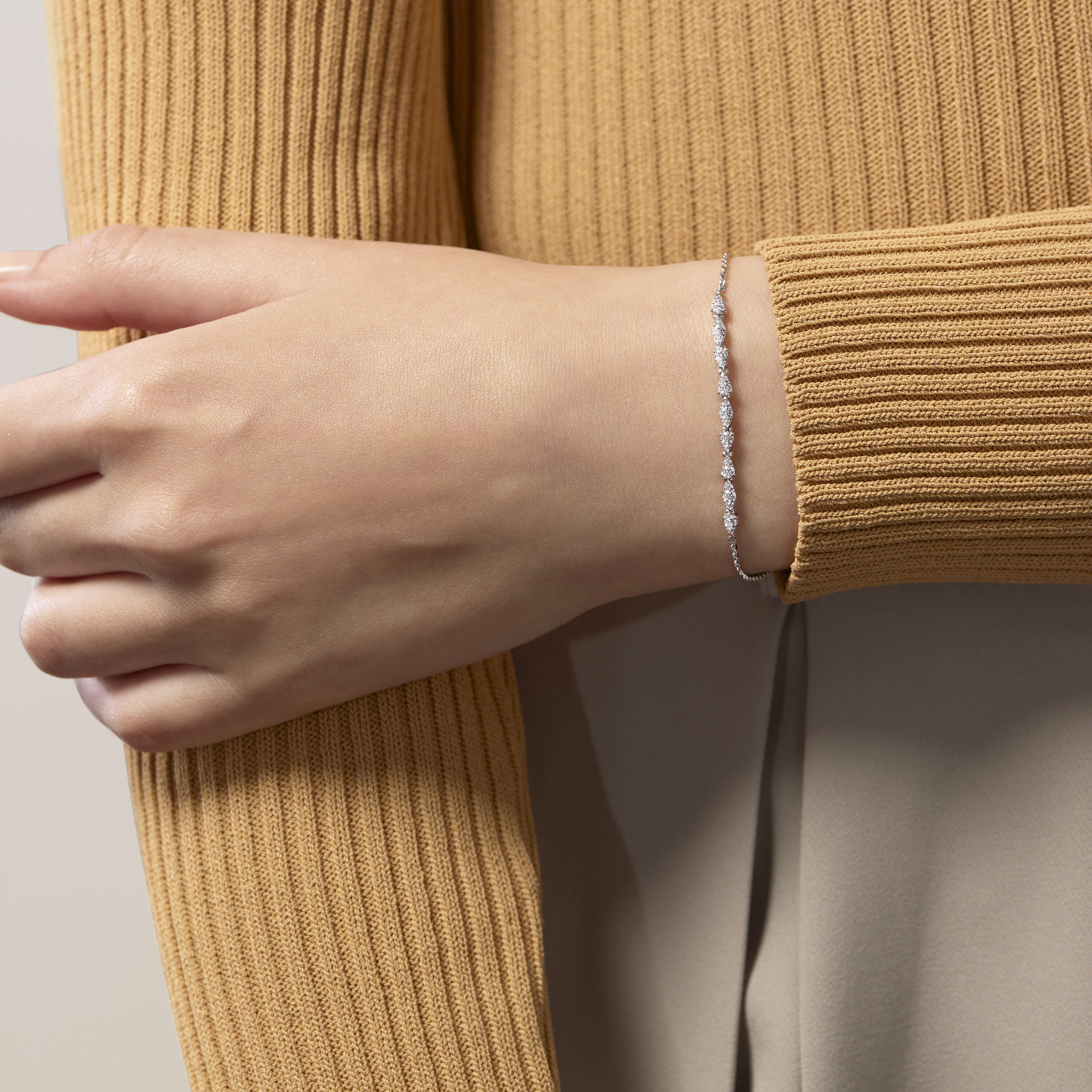 Aerial Dewdrop 钻石手链, 18K 黄金, large