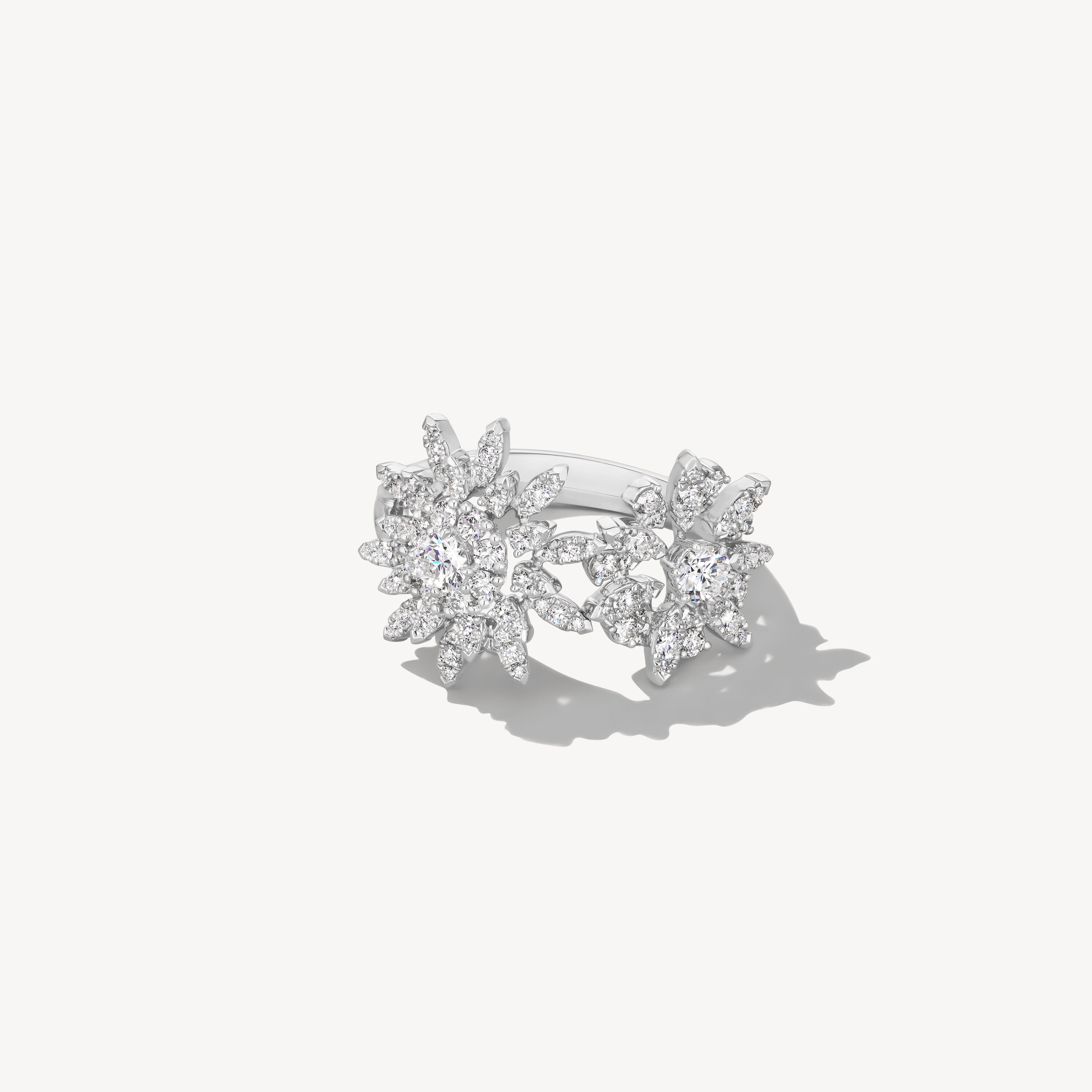 Aerial Double Sunburst  钻石戒指, 18K 白金, large