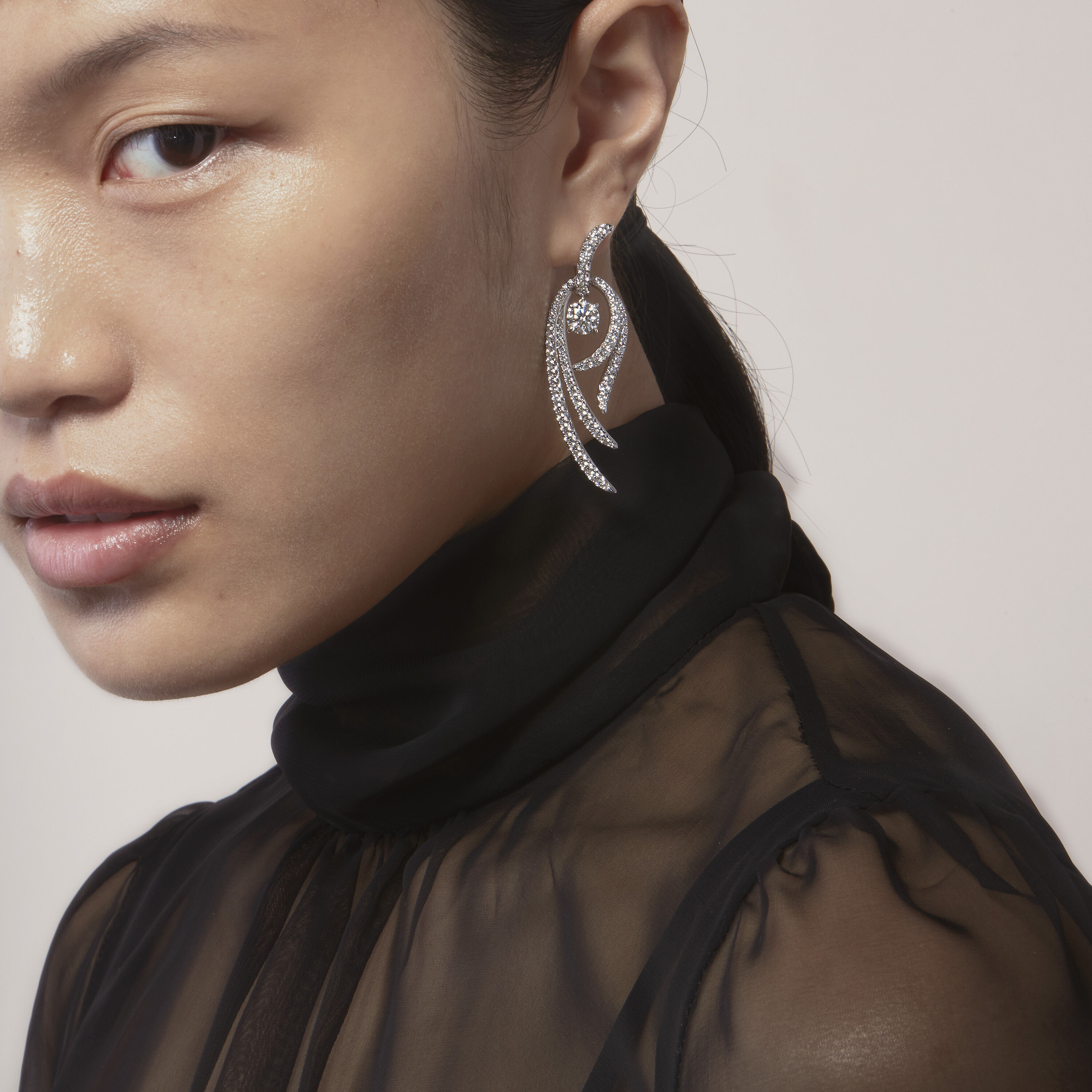 VELA Twisted Drop 钻石耳环 (大), 18K 白金, large